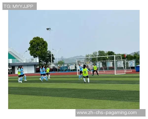 在绿茵场上绽放的爱意足球BL故事中的激情与梦想